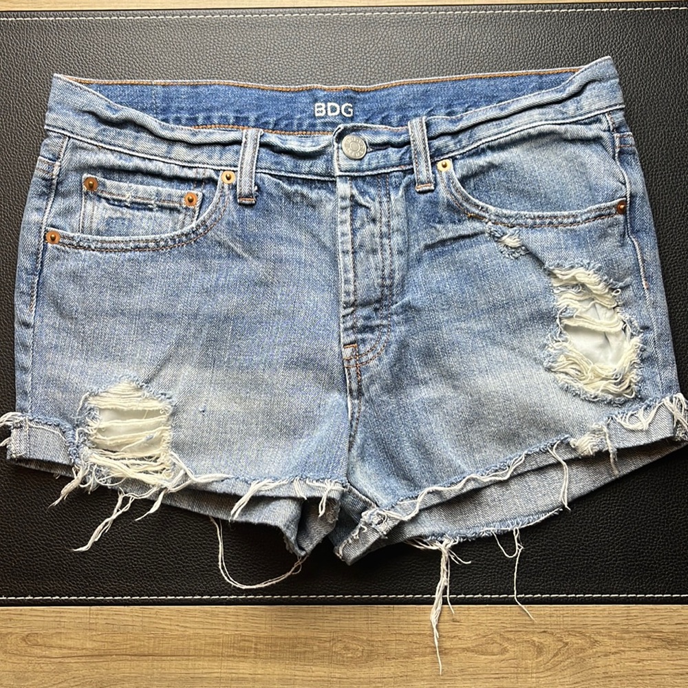 BDG TomGirl Distressed Shorts
Mid Rise, Button fly, Tom Girl